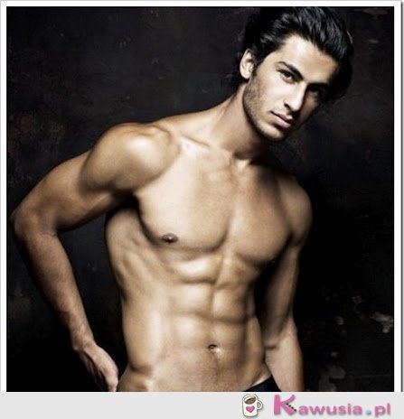 Omeed Isari - model Calvina Kleina