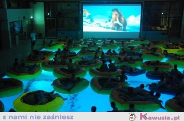 Kino w basenie