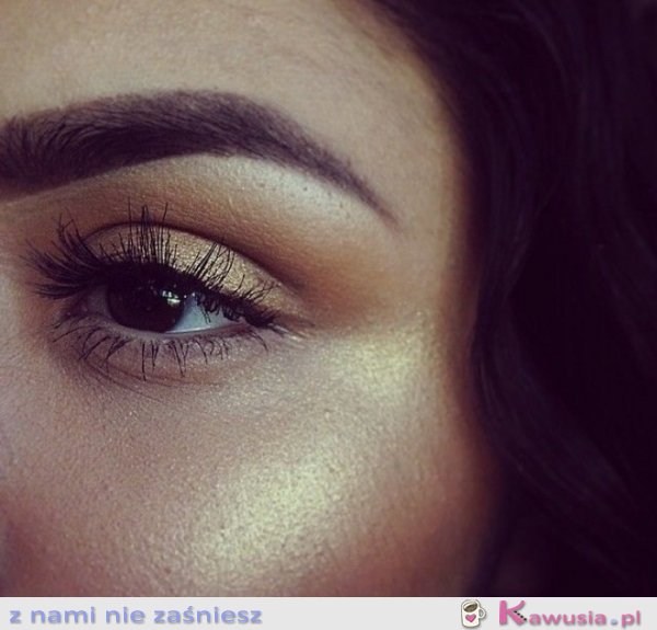Gold makeup