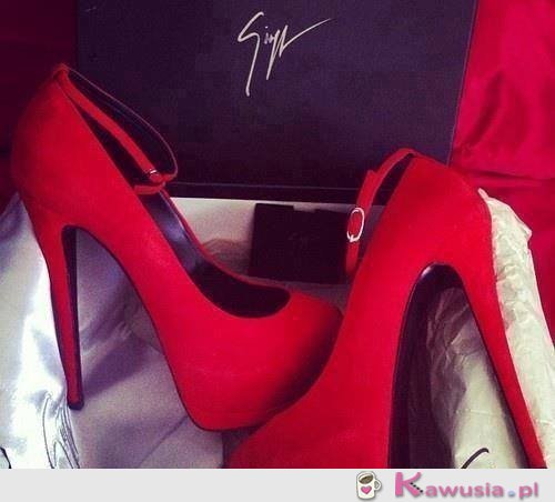 Przepiękne czerwone szpilki