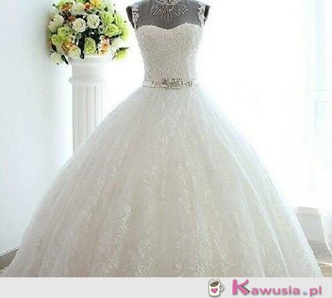 Śliczna suknia ślubna