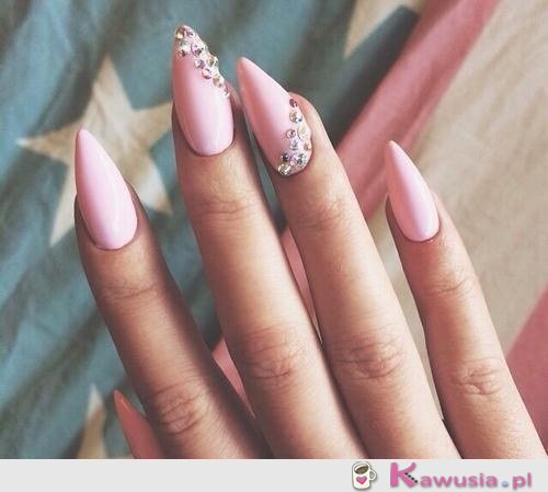 Pudrowy róż cyrkonie