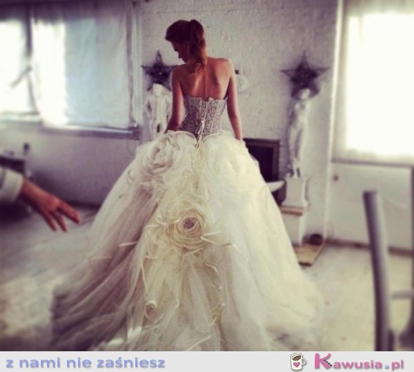 Niesamowita suknia ślubna