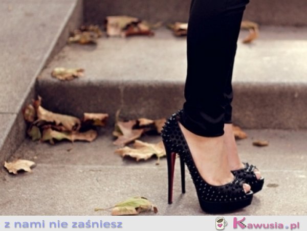 Czarne peep toe z nitami