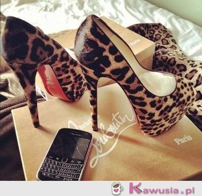 Szpilki Louboutin panterka