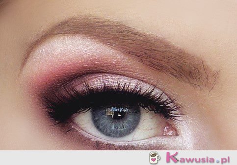 Różowy make up