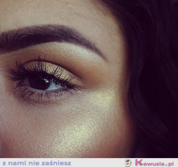 Gold makeup