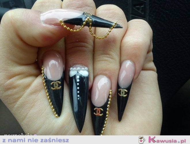 W sam raz do torebki Chanel.