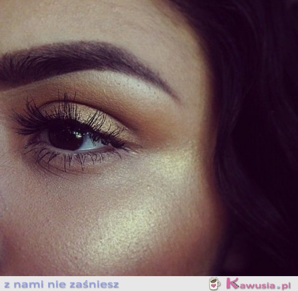 Gold makeup