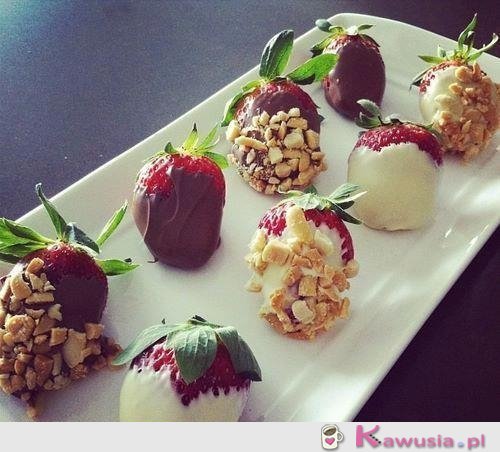 Truskawki w czekoladzie z dodatkami