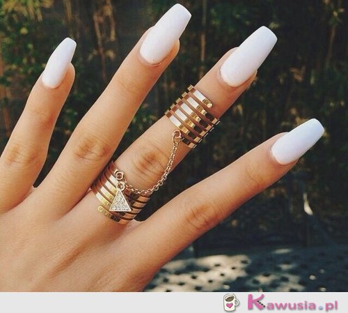 Piękne paznokcie i biżuteria