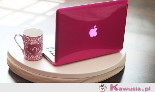 Różowy Apple Macbook