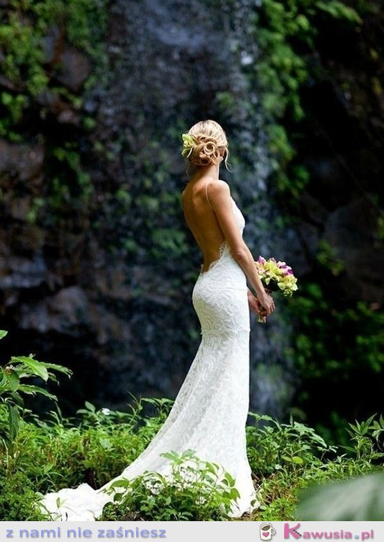 śliczna suknia ślubna