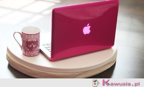 Różowy Apple Macbook