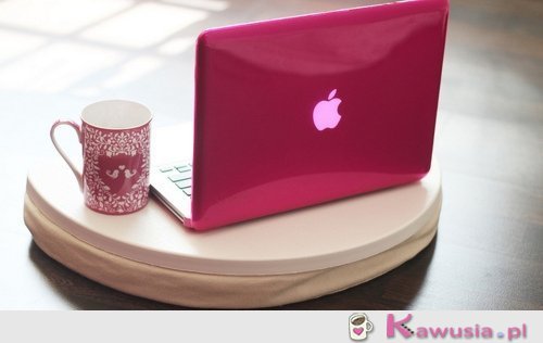 Różowy Apple Macbook