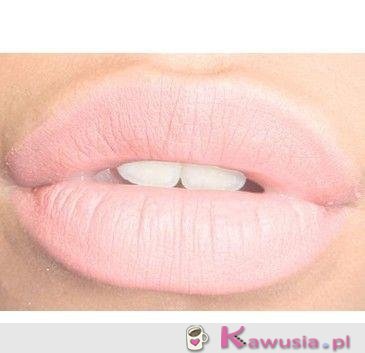 Usta w kolorze baby pink