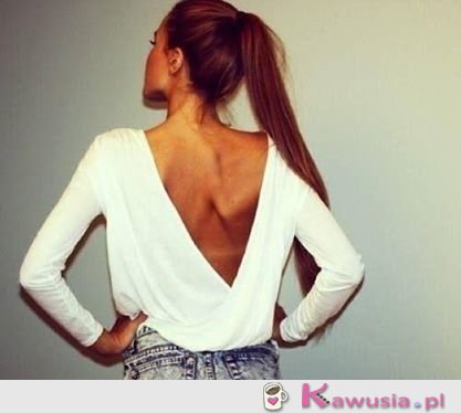 A może kopertowy dekolt na plecach?