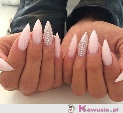 Mleczne stiletto