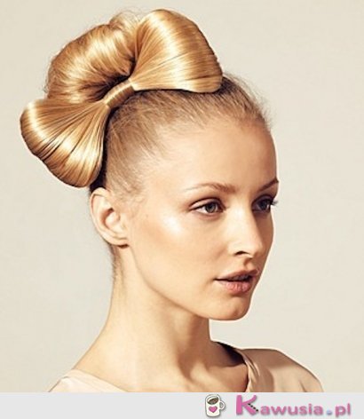 Cudowny kok z kokardką