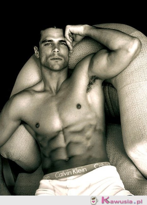 Niesamowicie przystojny facet