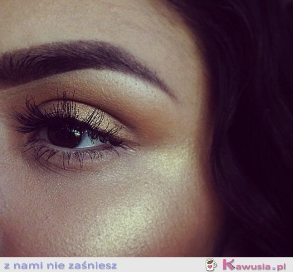 Gold makeup