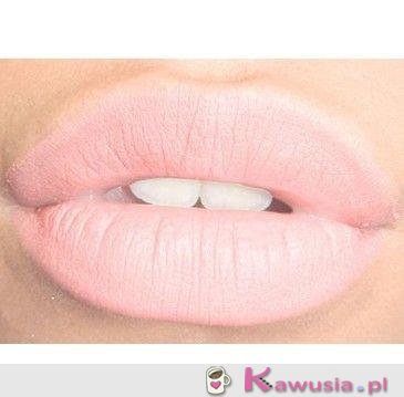 Usta w kolorze baby pink