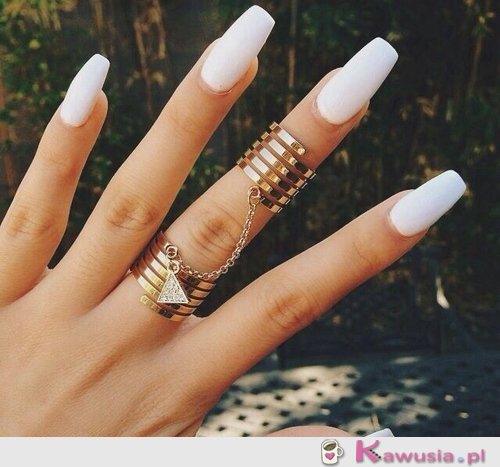 Piękne paznokcie i biżuteria