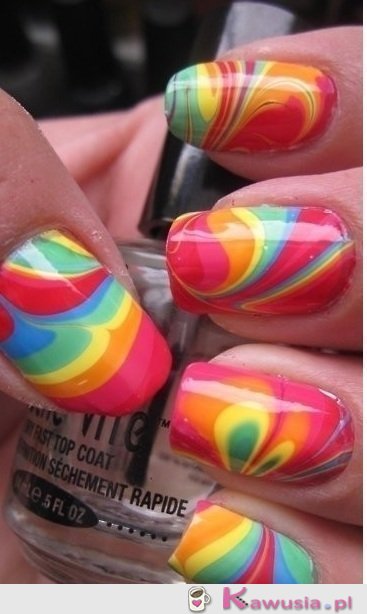Kolorowe paznokcie