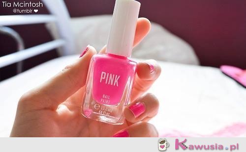 Piękny różowy odcień do paznokci