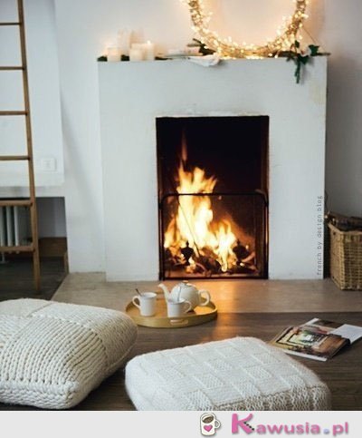 Wypoczynek przed kominkiem