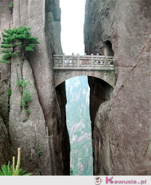 The Bridge of Immortals, Huang San, Chin
