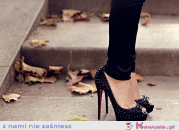 Czarne peep toe z nitami