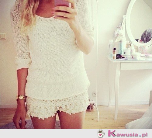 Jasny, dziewczęcy look