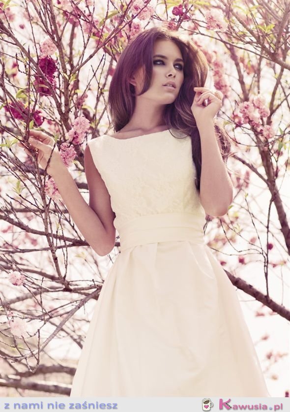 śliczna, delikatna sukienka