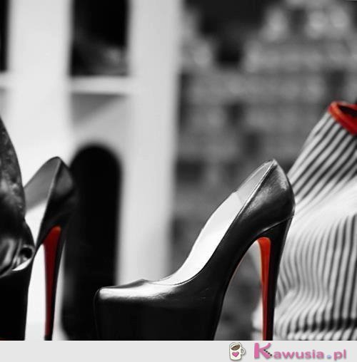 Zmysłowa czerń Christiana Louboutina