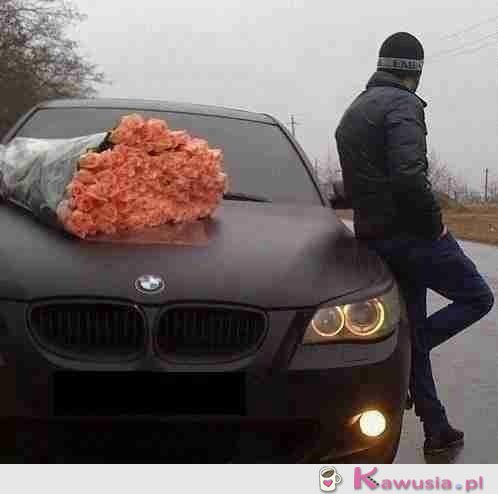 Fajne auto i jeszcze lepszy bukiet