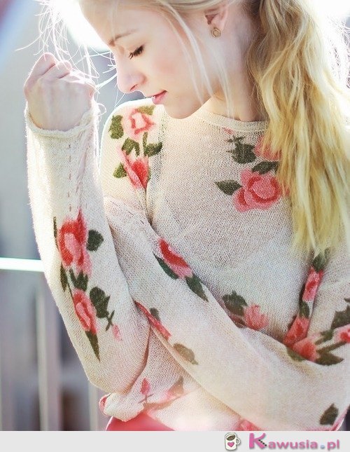 Ciepły, romantyczny, sweter floral