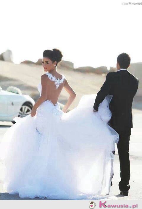 Wspaniała suknia ślubna