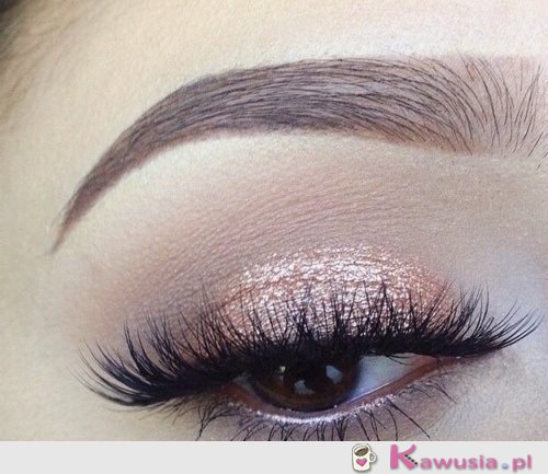 Gold makeup