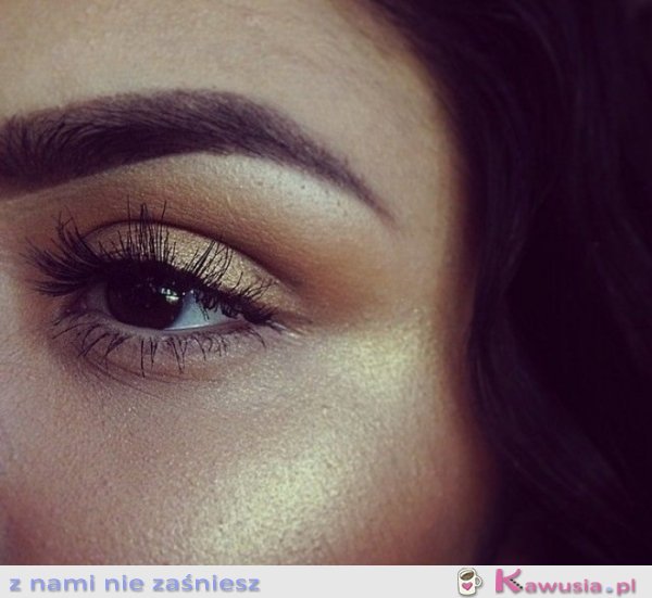 Gold makeup
