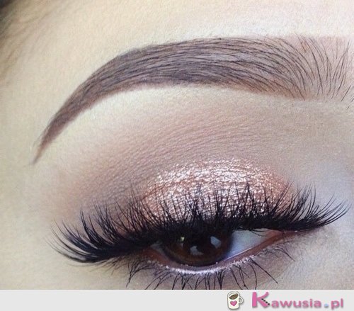 Gold makeup