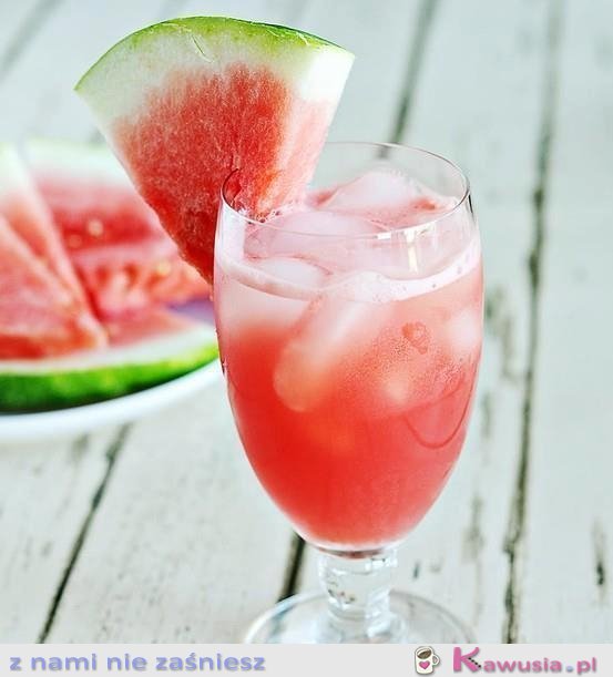 Arbuzowy drink na ciepłe dni