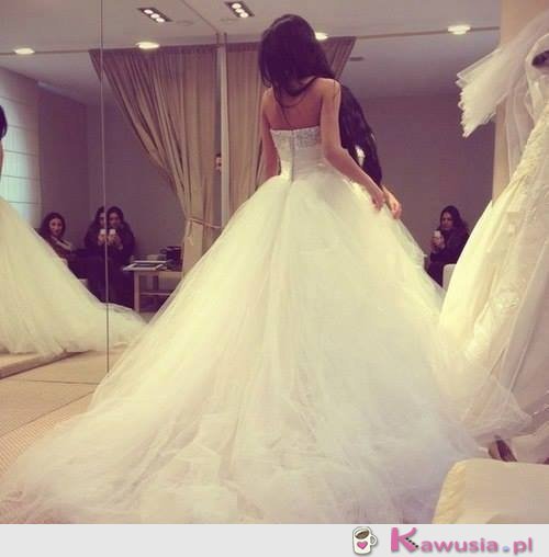 Piękna suknia ślubna