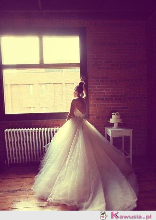 Niesamowita suknia ślubna