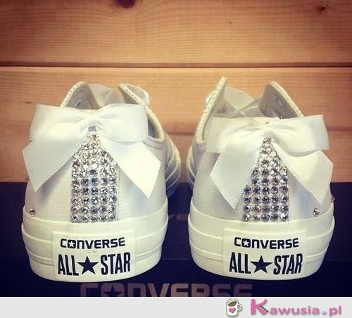 Buty ślubne dla fanek Converse'&oacute;w
